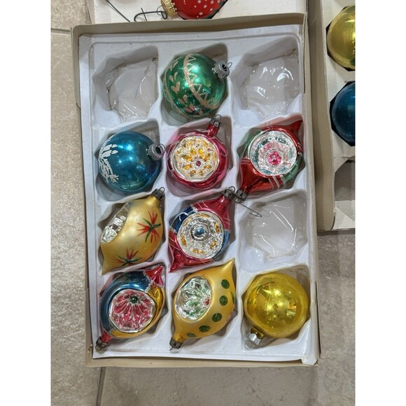 VINTAGE LOT 37 GLASS MULTICOLOR  CHRISTMAS TREE ORNAMENTS BOXES HANDPAINTED - Picture 9 of 9